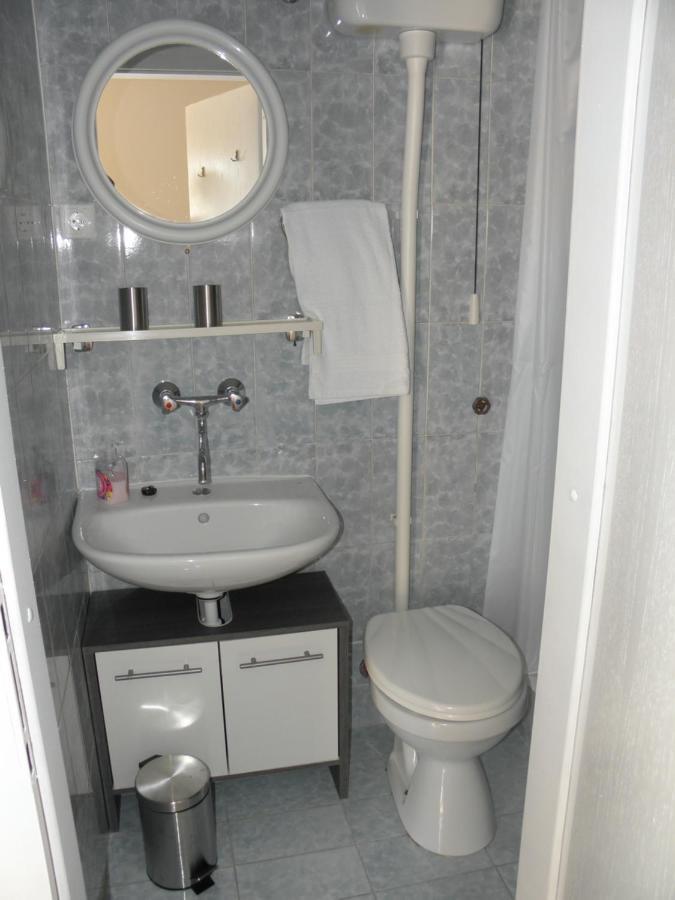 Apartmani Adam Primosten Exterior photo
