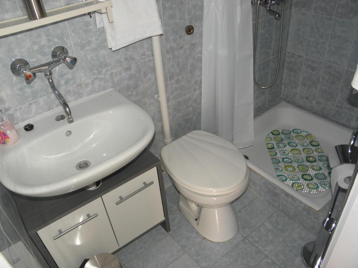 Apartmani Adam Primosten Exterior photo