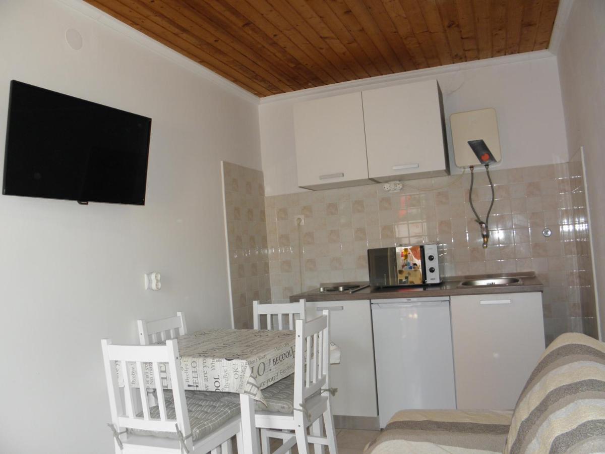 Apartmani Adam Primosten Exterior photo
