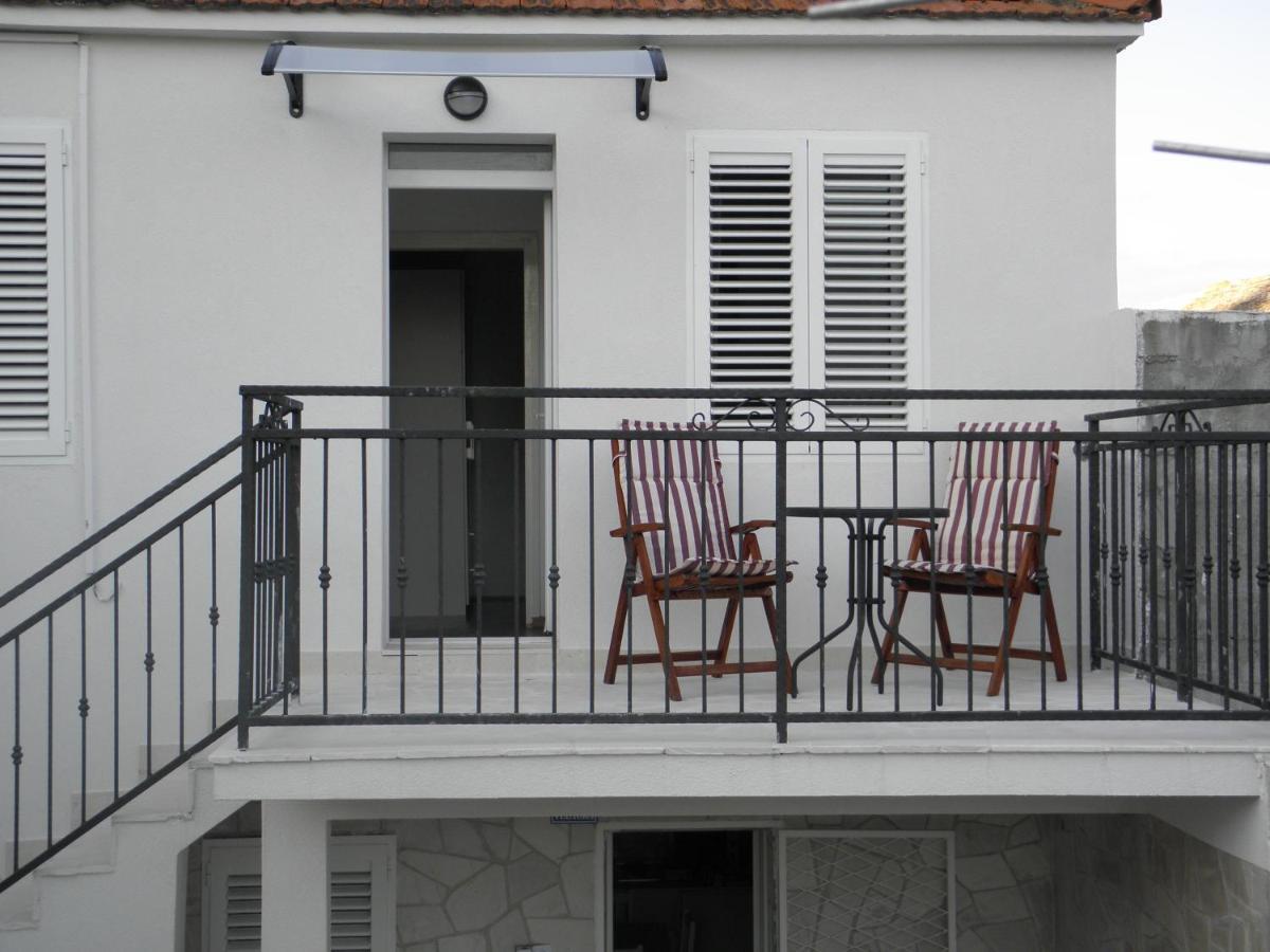 Apartmani Adam Primosten Exterior photo